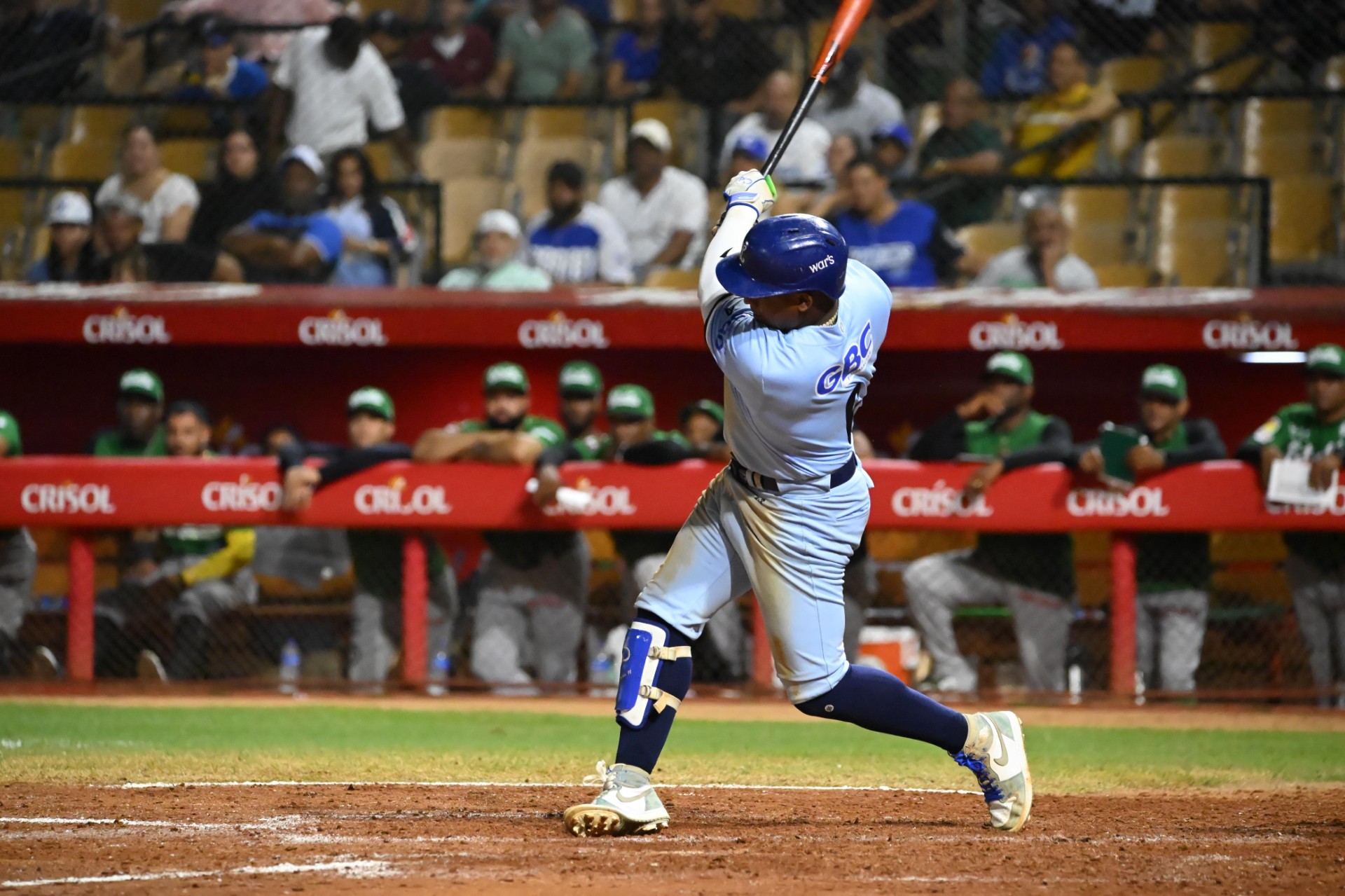 Licey supera a las Estrellas; Águilas disponen de los Leones