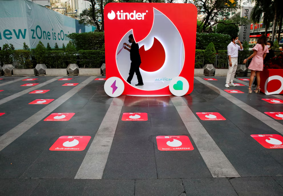 Tinder usará la IA para conocer mejor a los usuarios mediante fotos y preguntas