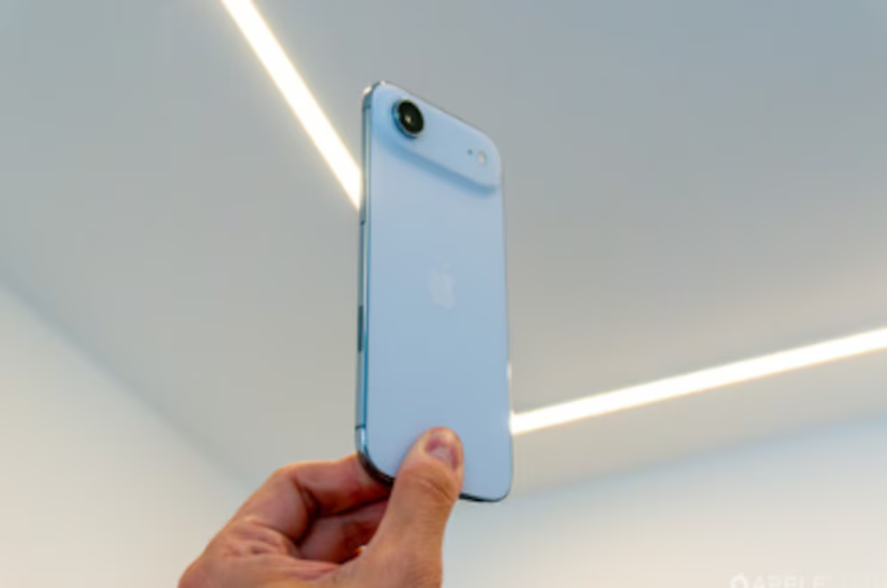 El iPhone Air impresiona por su ingeniería pero no por ventas: fans de Apple prefieren iPhone 17 Pro y Pro Max El iPhone Air impresiona por su ingeniería pero no por ventas: fans de Apple prefieren iPhone 17 Pro y Pro Max