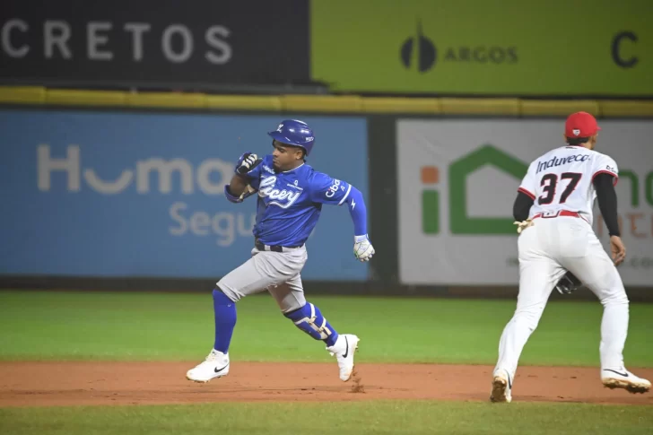 Leyba impulsa triunfo del Licey; Mejia salva el 17