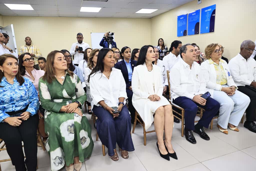 Primera dama y SNS entregan Unidad de Atención Integral para Personas Adolescentes en Hospital Municipal de Engombe Primera dama y SNS entregan Unidad de Atención Integral para Personas Adolescentes en Hospital Municipal de Engombe