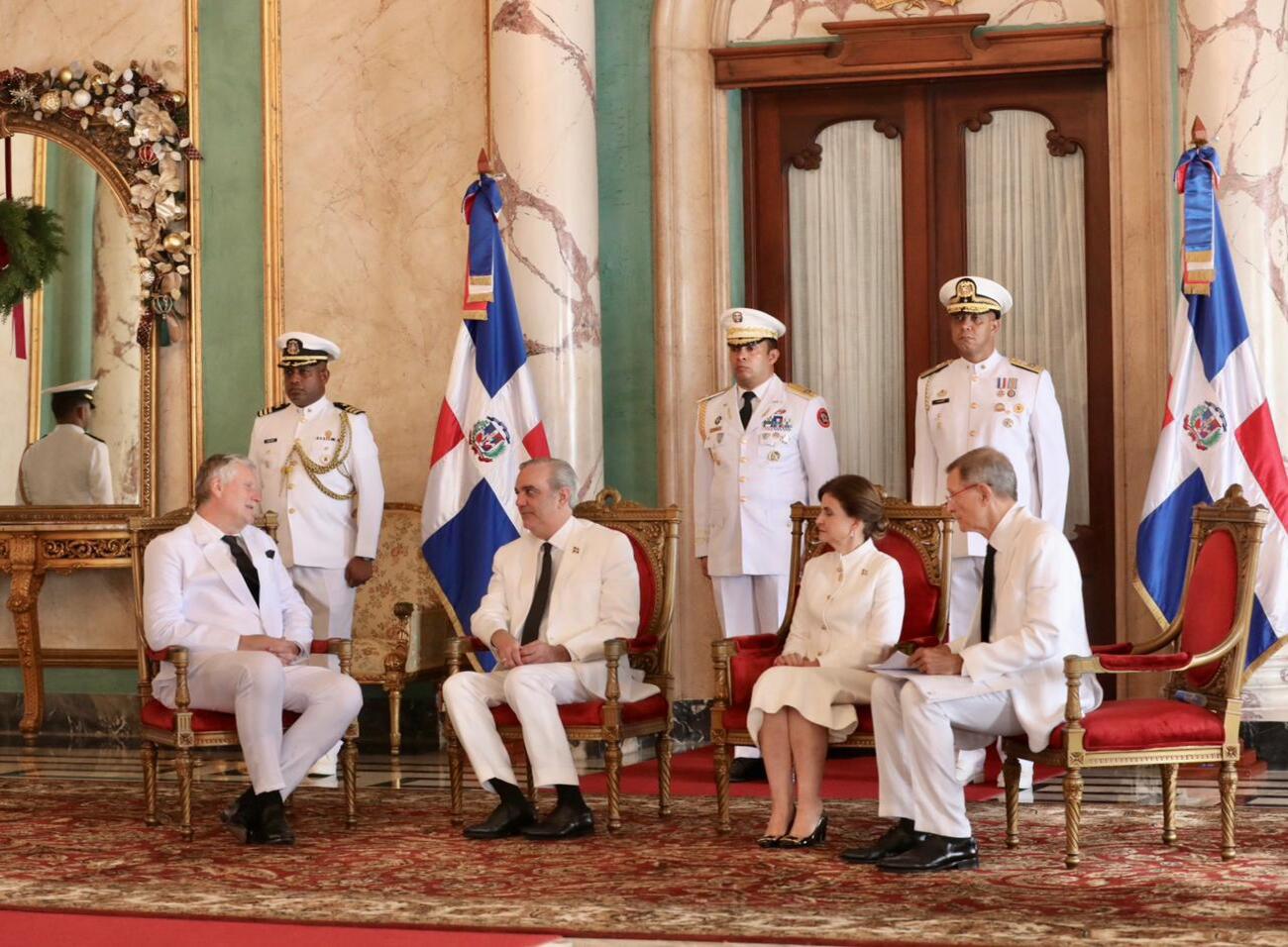 Presidente Abinader recibe siete nuevos embajadores y fortalece relaciones internacionales