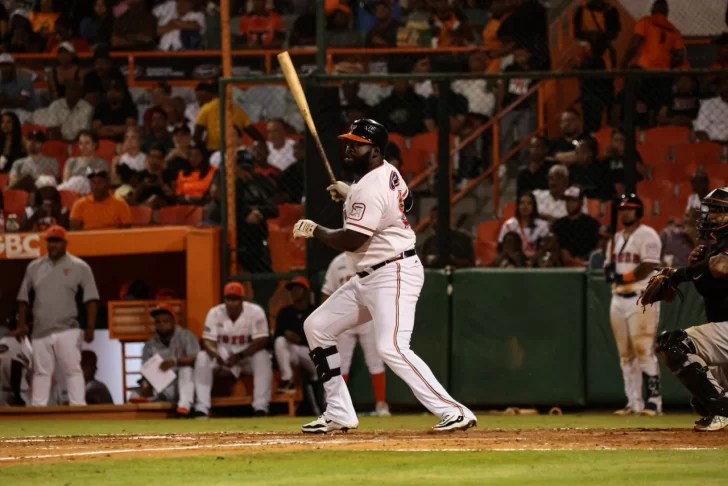 Hit decisivo de Sandber Pimentel da triunfo a los Toros Hit decisivo de Sandber Pimentel da triunfo a los Toros