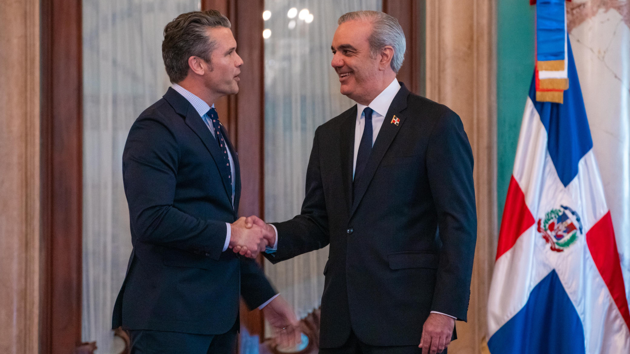 Secretario de Defensa de Estados Unidos, Pete Hegseth, asegura respaldo de su país a la República Dominicana como su principal aliado en la región y reconoce liderazgo del presidente Abinader contra el narcotráfico
