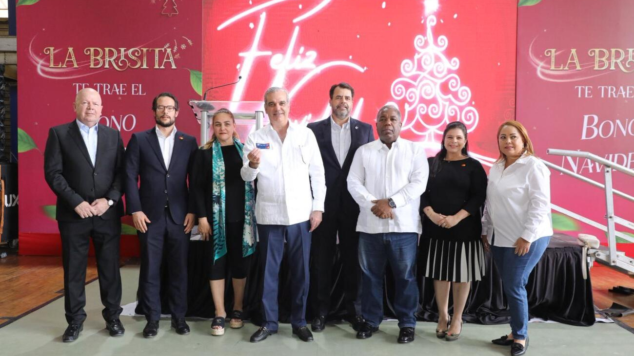 Presidente Abinader lanza el Bono Navideño 2025 para 2.6 millones de dominicanos; llama al pueblo a fortalecer la familia y la unión nacional en esta Navidad Presidente Abinader lanza el Bono Navideño 2025 para 2.6 millones de dominicanos; llama al pueblo a fortalecer la familia y la unión nacional en esta Navidad