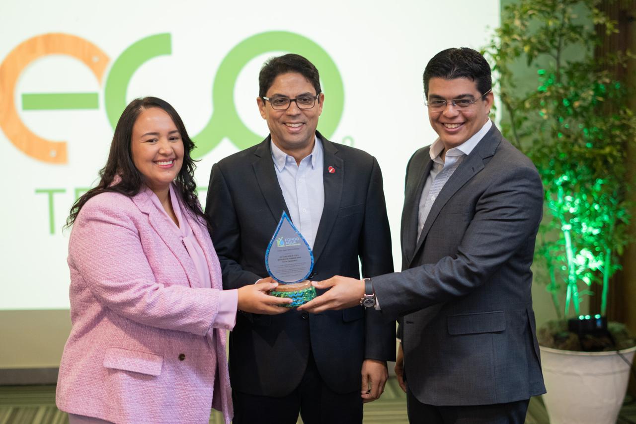 Fondo Agua Santo Domingo reconoce la gestión de Fellito Suberví por su contribución a la sostenibilidad hídrica Fondo Agua Santo Domingo reconoce la gestión de Fellito Suberví por su contribución a la sostenibilidad hídrica