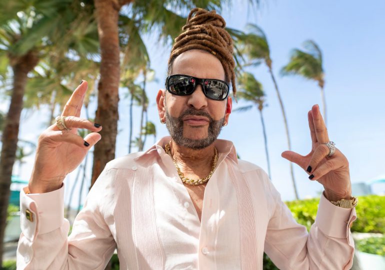 Toño Rosario celebra su cumpleaños agradeciendo a Dios y a sus fanáticos