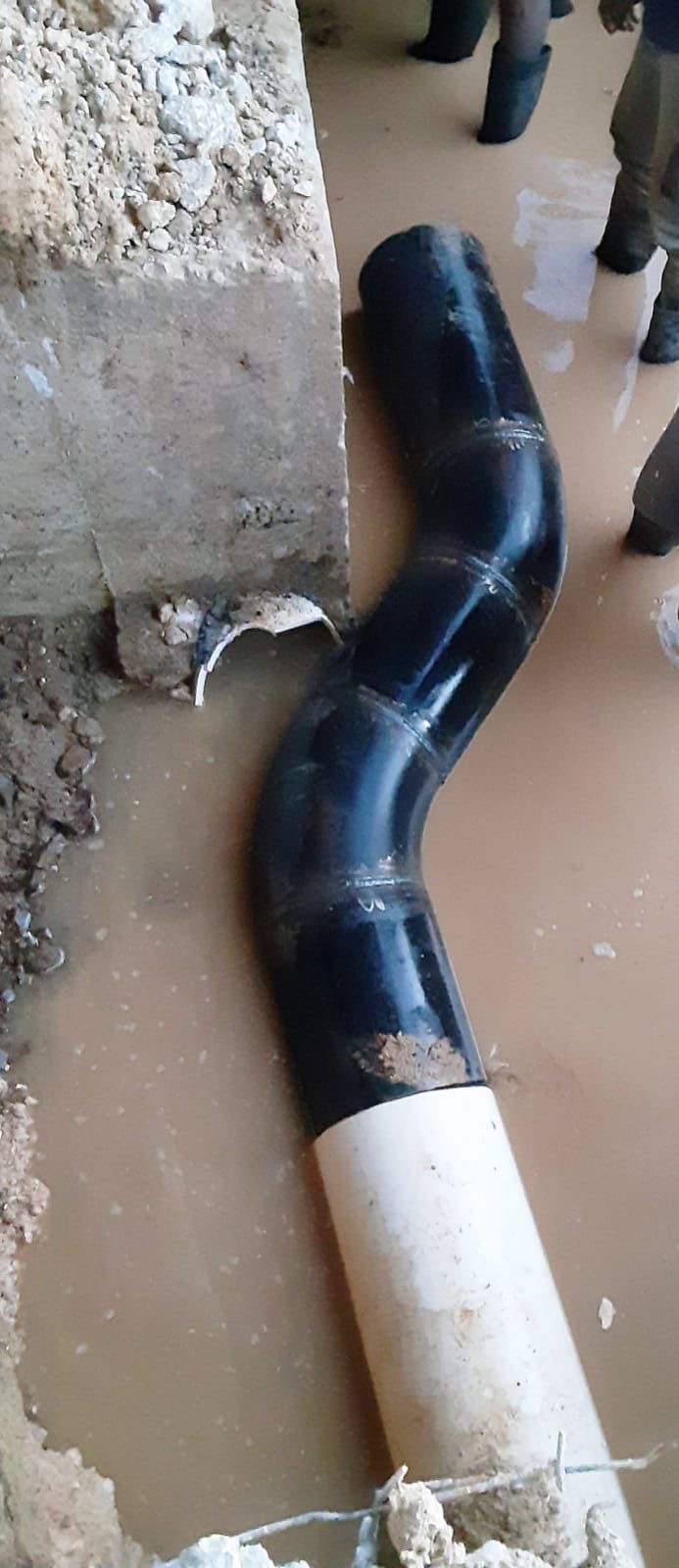 CAASD soluciona avería en línea de agua potable bajo elevado Churchill con Kennedy, DN