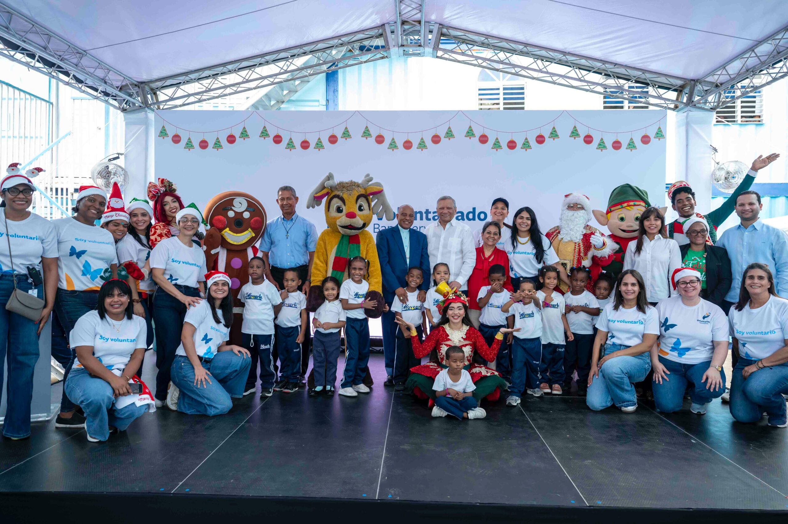 Voluntariado Banreservas lleva la Navidad a cientos de niños y ejecuta operativo ambiental en el Ozama Voluntariado Banreservas lleva la Navidad a cientos de niños y ejecuta operativo ambiental en el Ozama