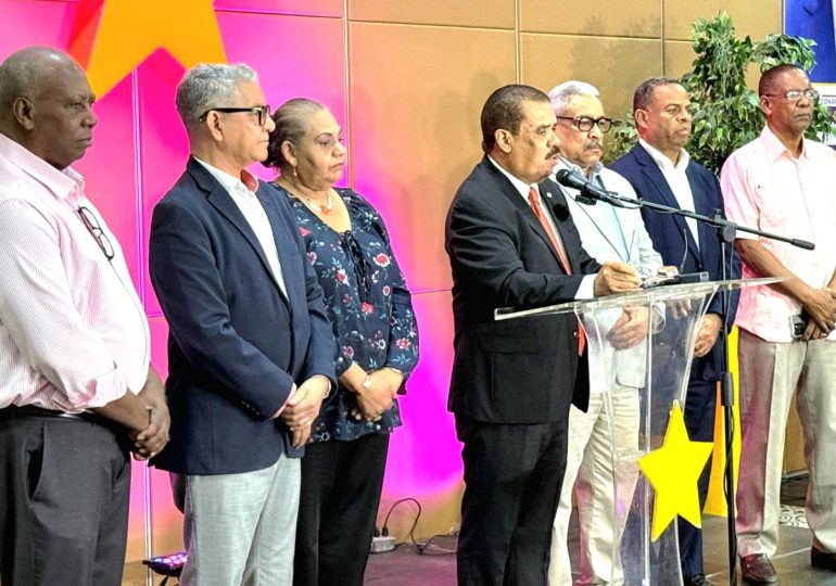 PLD advierte cena navideña 2025 supera los RD$16,800 y plantea medidas urgentes para aliviar a las familias PLD advierte cena navideña 2025 supera los RD$16,800 y plantea medidas urgentes para aliviar a las familias