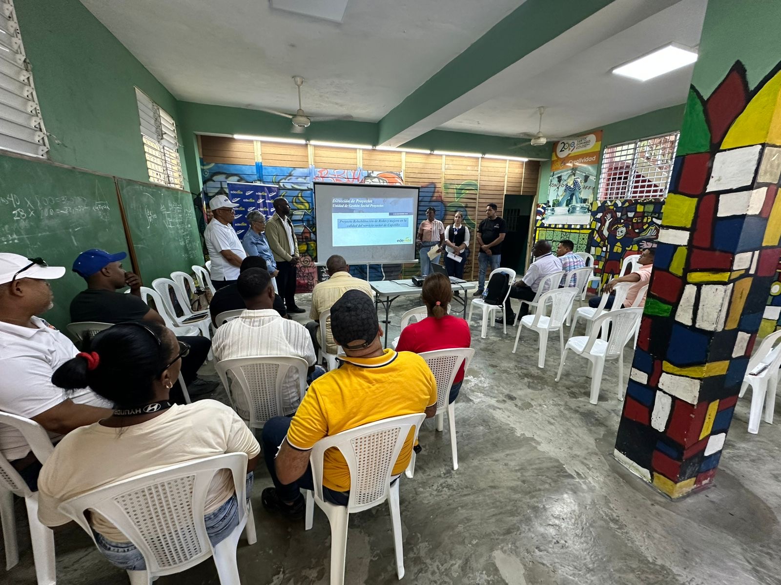 Edeeste recorre sector Capotillo previo a trabajos de rehabilitación de redes y fortalece relaciones con comunitarios Edeeste recorre sector Capotillo previo a trabajos de rehabilitación de redes y fortalece relaciones con comunitarios