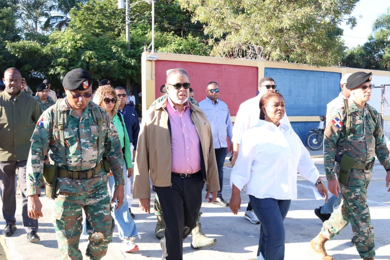 Desarrollo de la Comunidad y Ejército RD realizan jornada asistencial en Matayaya, San Juan* DGDC anuncia programa "Vivienda Habitable"