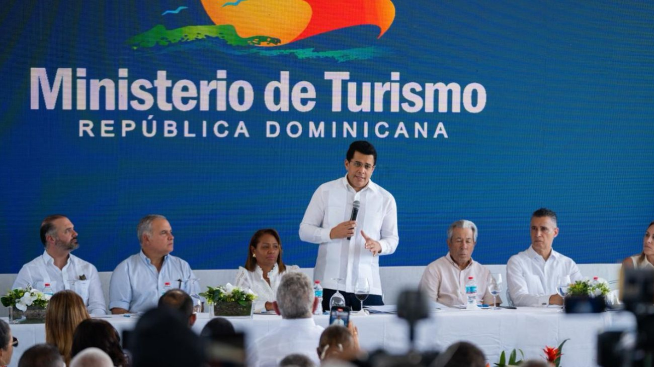 Ministerio de Turismo inaugura moderno estacionamiento de 26,000 metros cuadrados en playa de Bayahíbe Ministerio de Turismo inaugura moderno estacionamiento de 26,000 metros cuadrados en playa de Bayahíbe