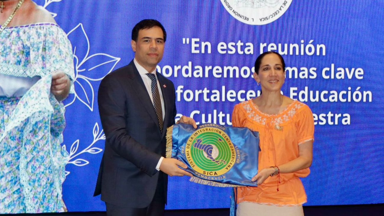 Roberto Ángel asume como ministro de Cultura, la presidencia pro tempore de la CECC-SICA Roberto Ángel asume como ministro de Cultura, la presidencia pro tempore de la CECC-SICA