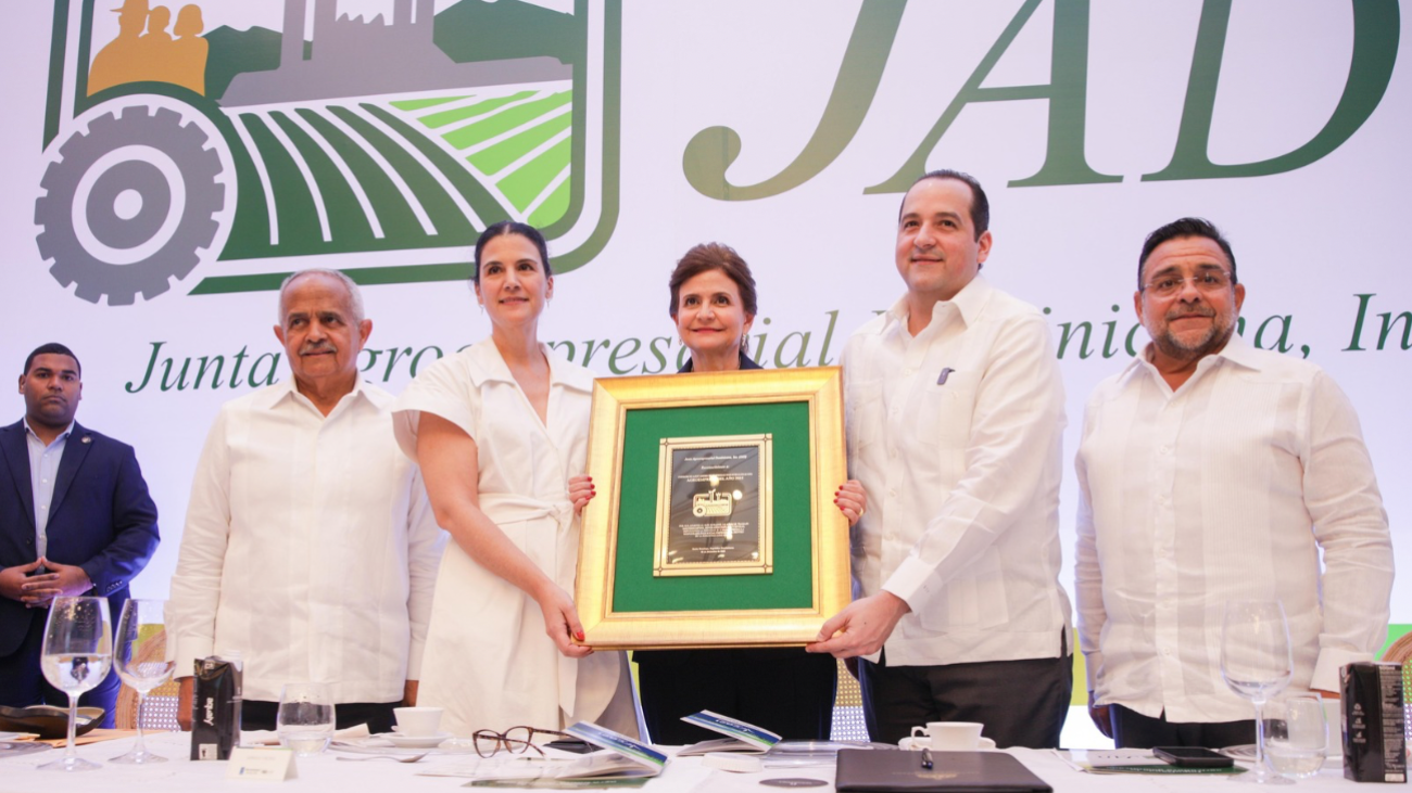 Vicepresidenta Raquel Peña encabeza reconocimiento “Agroempresa del Año 2025”, otorgado a CAEI Vicepresidenta Raquel Peña encabeza reconocimiento “Agroempresa del Año 2025”, otorgado a CAEI