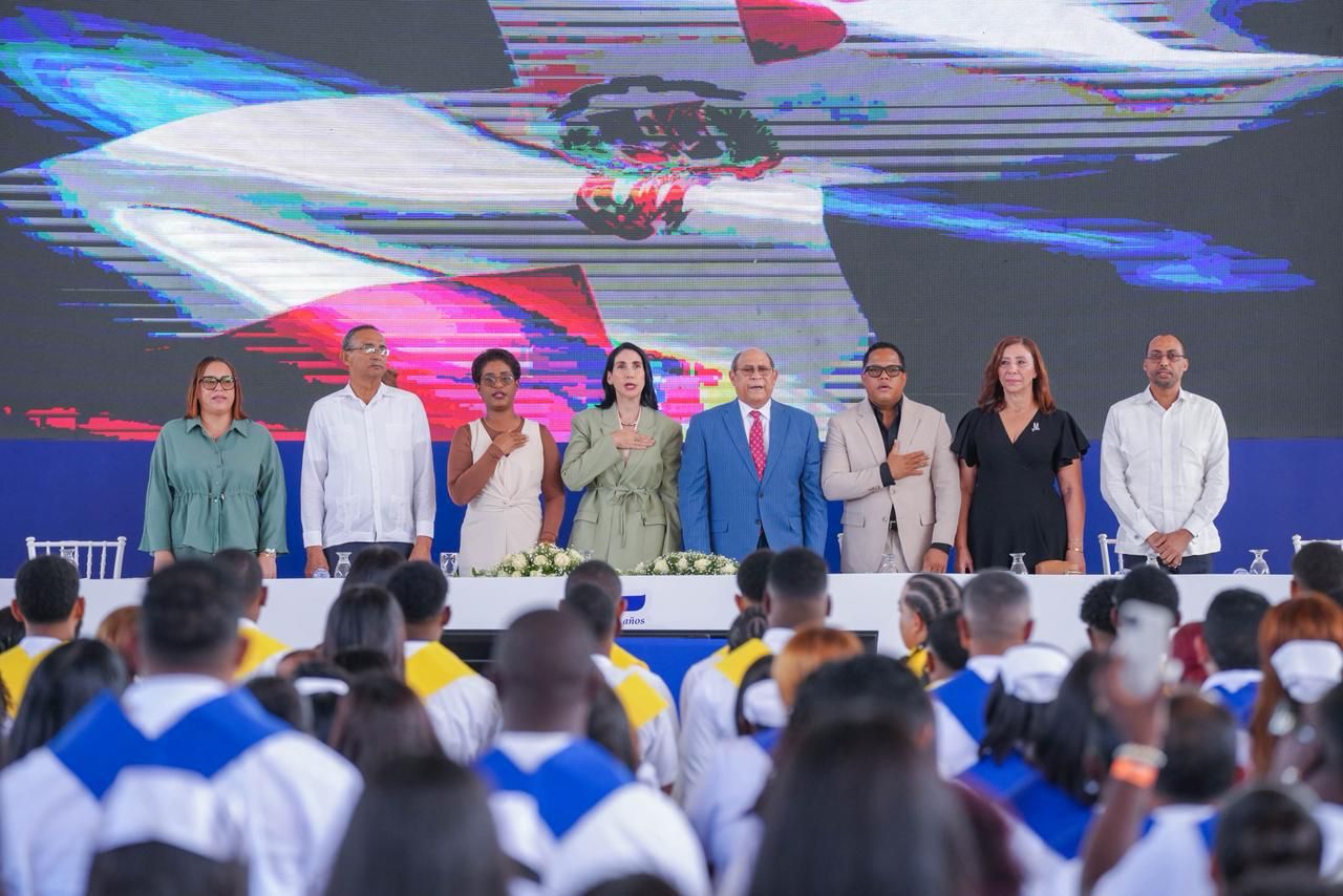 Primera dama Raquel Arbaje encabeza graduación de 1,177 nuevos técnicos del Infotep en la región Este Primera dama Raquel Arbaje encabeza graduación de 1,177 nuevos técnicos del Infotep en la región Este