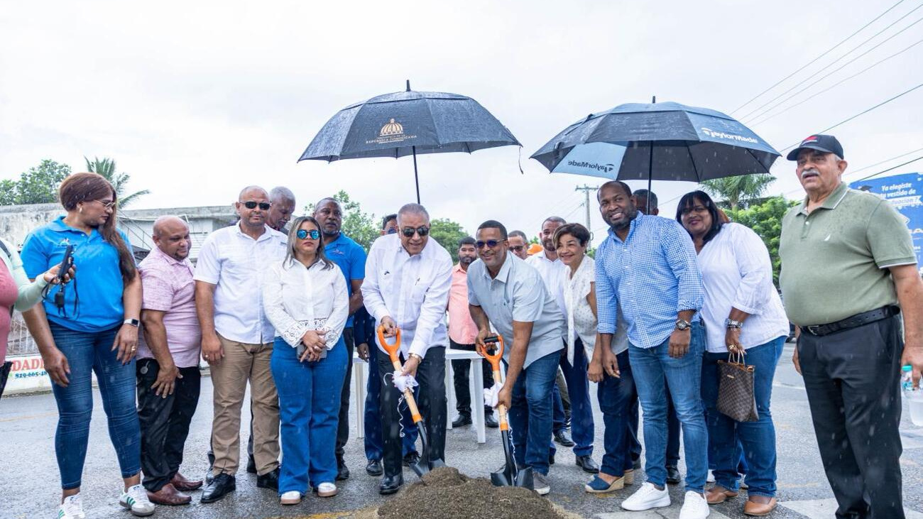Ministro Bautista y alcalde Roely Thomas dejan iniciada construcción de distribuidor de tránsito de Puerto Plata-Espaillat