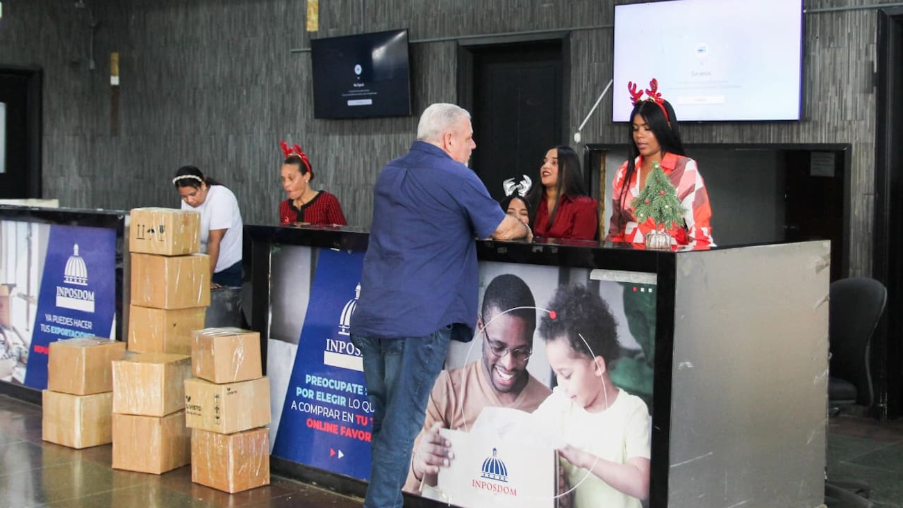 Nuevo reglamento del INPOSDOM fortalece la exportación de carga mediante contratación de líneas aéreas