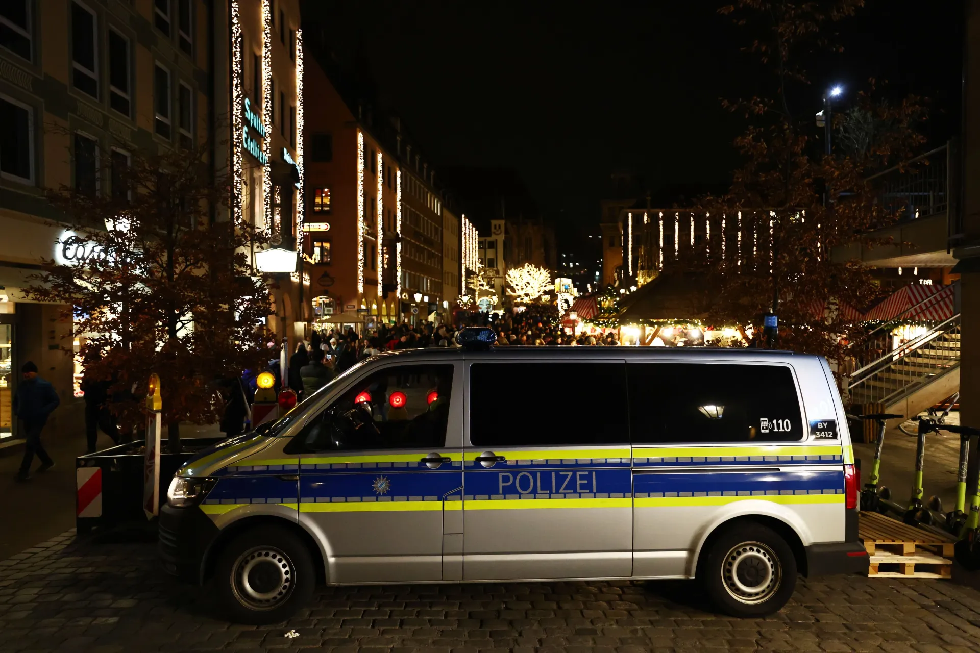 Tres heridos tras embestir un coche contra una parada de autobús en el oeste de Alemania