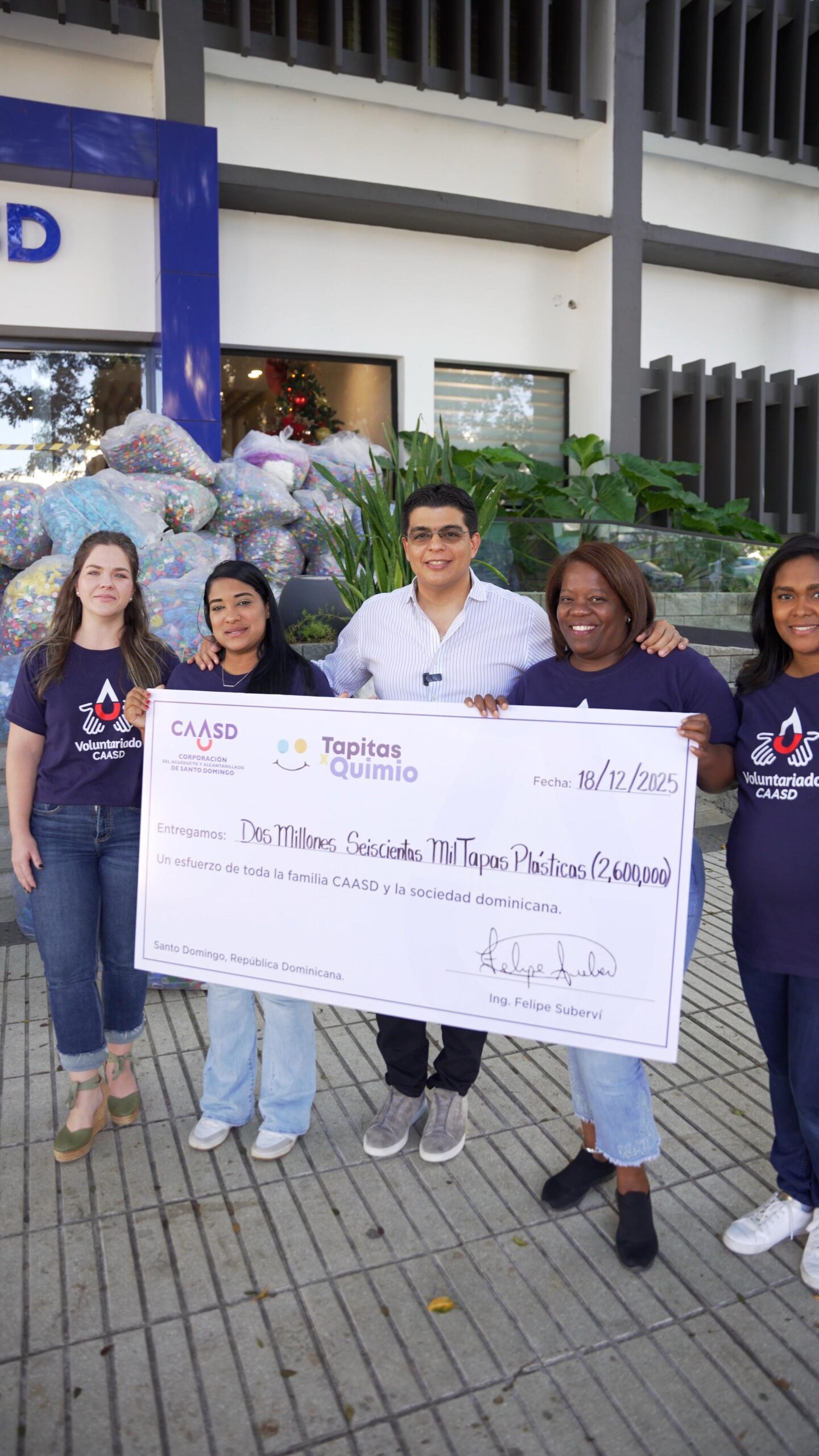 CAASD recolecta 2.6 millones de tapitas para apoyar tratamientos de quimioterapia infantil