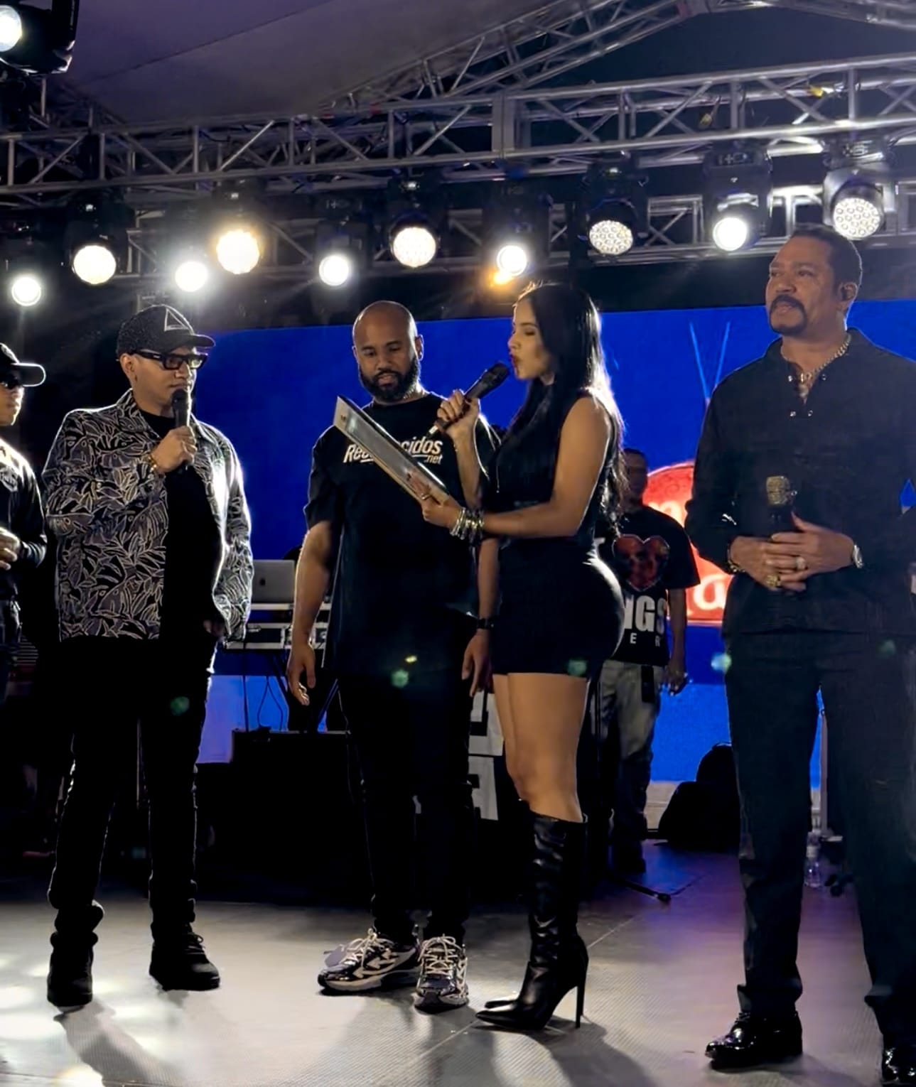 Cristo Rey reconoce a Jesús Jiménez, CEO de Reconocidos, en el gran cierre de conciertos navideños 2025