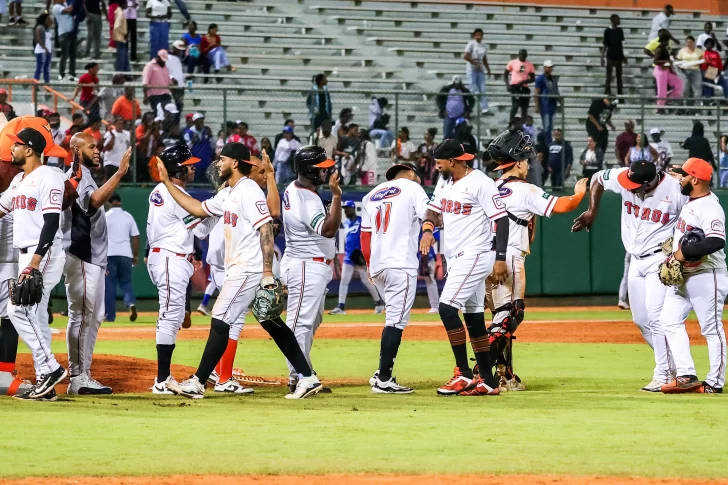 Toros triunfan y colocan al Licey en zona de peligro para su clasificación