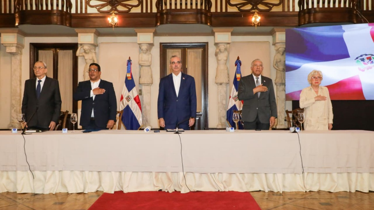 Presidente Abinader aprueba reglamento de aplicación de la Ley 47-25 de Contrataciones Públicas