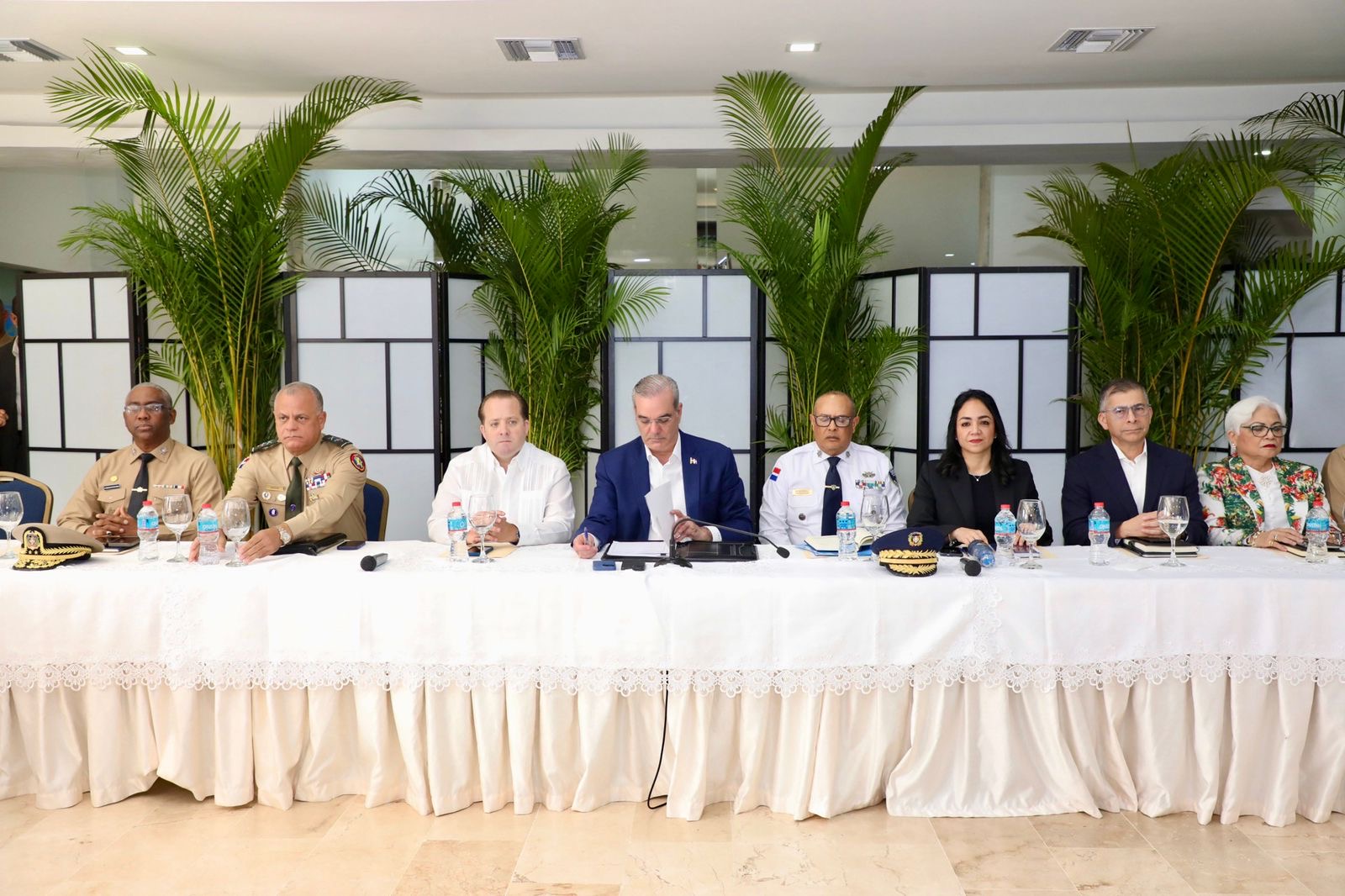 Presidente Abinader encabeza reunión de seguimiento al Plan de Seguridad Ciudadana Presidente Abinader encabeza reunión de seguimiento al Plan de Seguridad Ciudadana