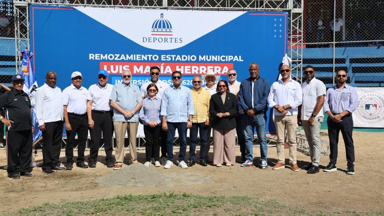Ministerio de Deportes inicia remodelación de estadio en Baní con inversión de 25 millones Ministerio de Deportes inicia remodelación de estadio en Baní con inversión de 25 millones