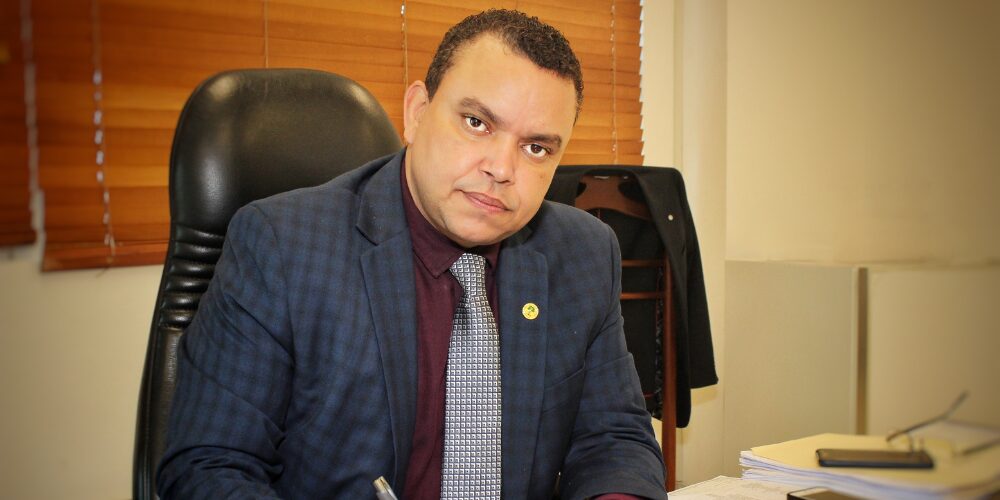 Abinader designa a Julio César Landrón de la Rosa como nuevo director del Servicio Nacional de Salud