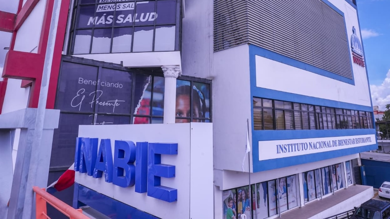 INABIE supera los 1,000 millones de raciones alimenticias y brinda atención en salud a más de 311,000 estudiantes en 2025