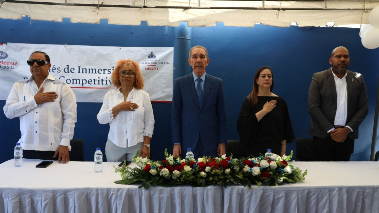 Mescyt impulsa programa Inglés por Inmersión para fortalecer la empleabilidad juvenil en SDE