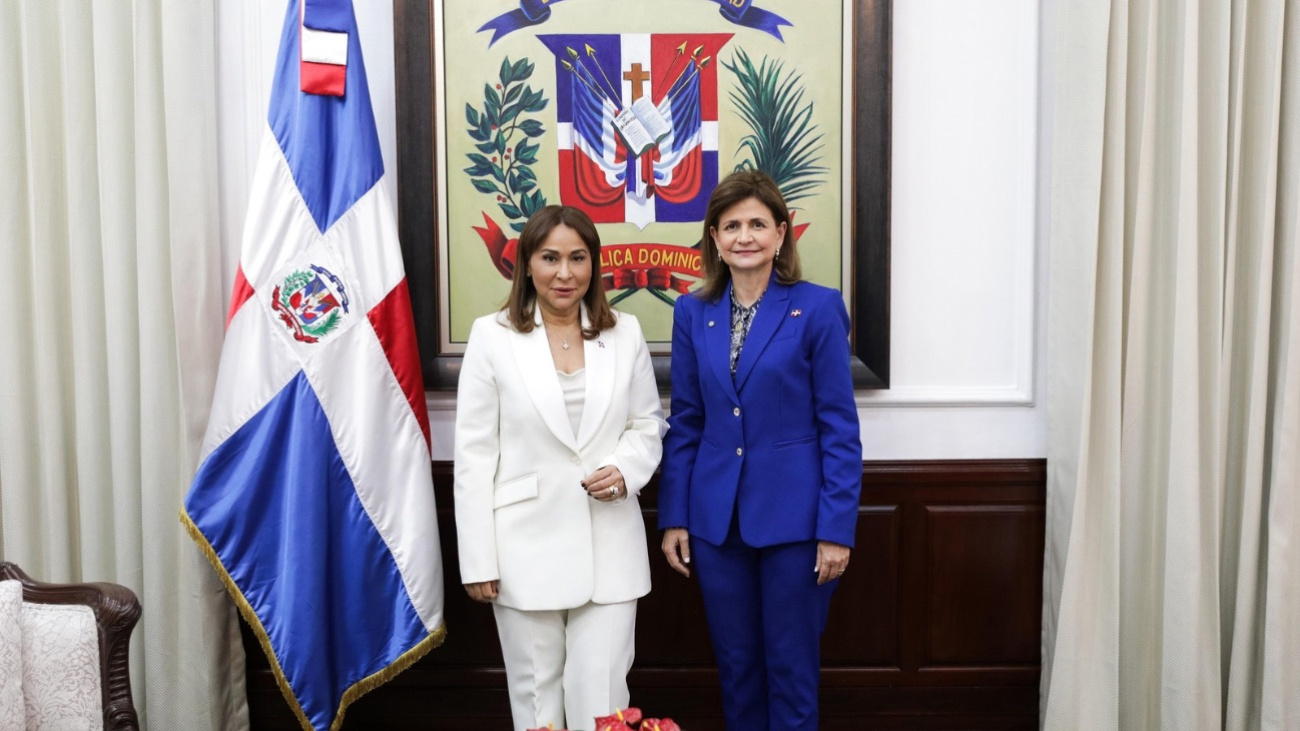 Vicepresidenta Raquel Peña deja juramentada a Mayra Jiménez al frente de Supérate