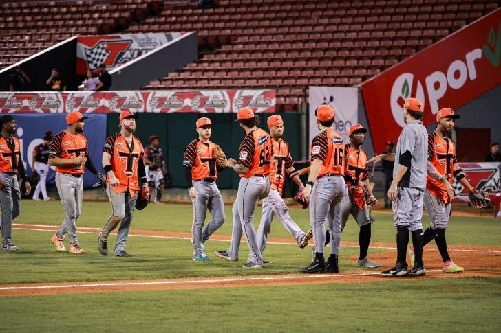 Toros contienen a Gigantes con triunfo 6-5, pero deberán esperar hasta el final del domingo Toros contienen a Gigantes con triunfo 6-5, pero deberán esperar hasta el final del domingo