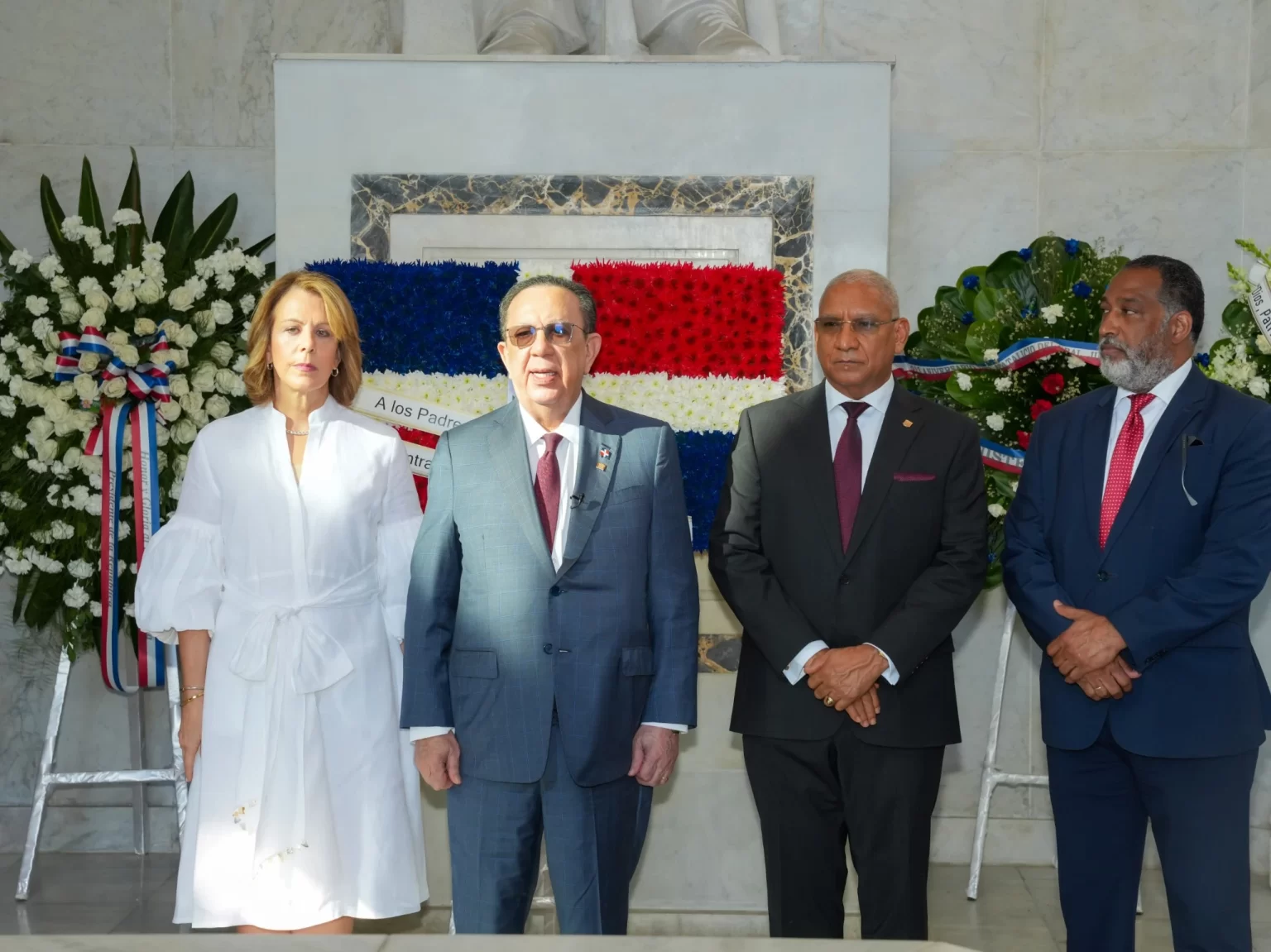 BCRD deposita ofrenda floral en el Altar de la Patria con motivo de 182 aniversario de la independencia dominicana