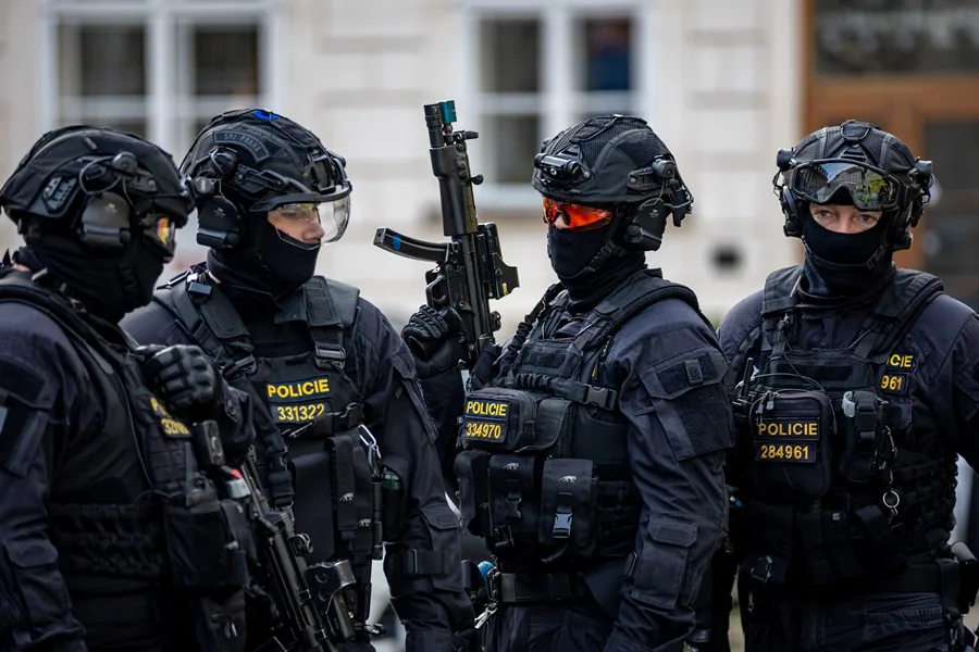 Dos muertos y seis heridos en un ataque con arma de fuego en un ayuntamiento del norte de la República Checa Dos muertos y seis heridos en un ataque con arma de fuego en un ayuntamiento del norte de la República Checa