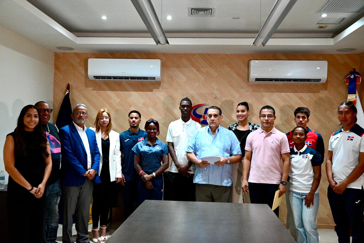 Solidaridad Olímpica COD entrega becas olímpicas a atletas