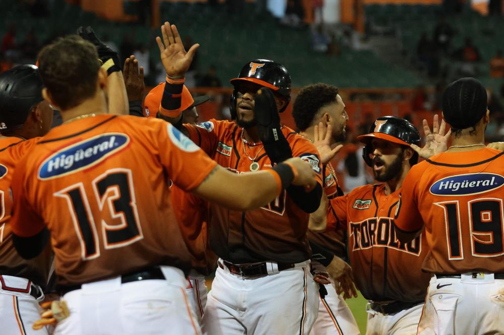 Toros vence al Escogido y consigue primera victoria en la final