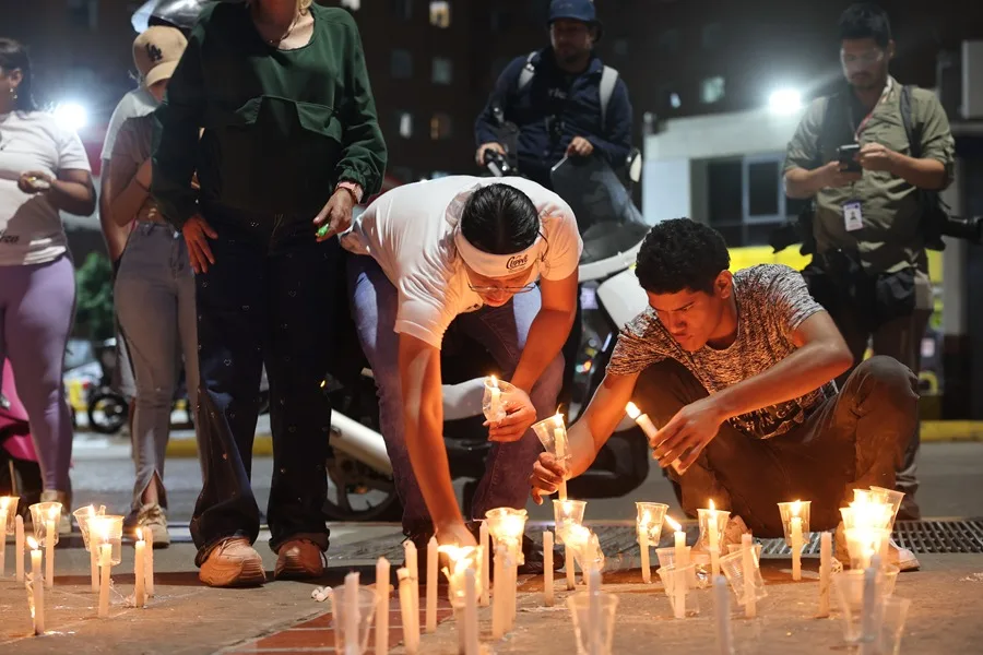 Vigilias en la segunda noche de espera por la excarcelación de los presos políticos en Venezuela