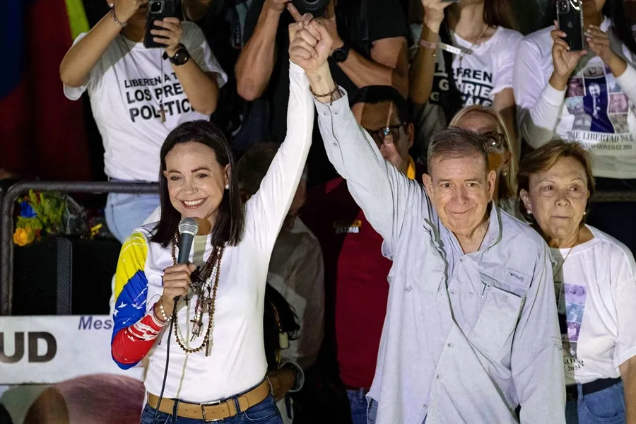 Corina Machado dice que Edmundo González debe asumir la presidencia y pide a los venezolanos estar listos