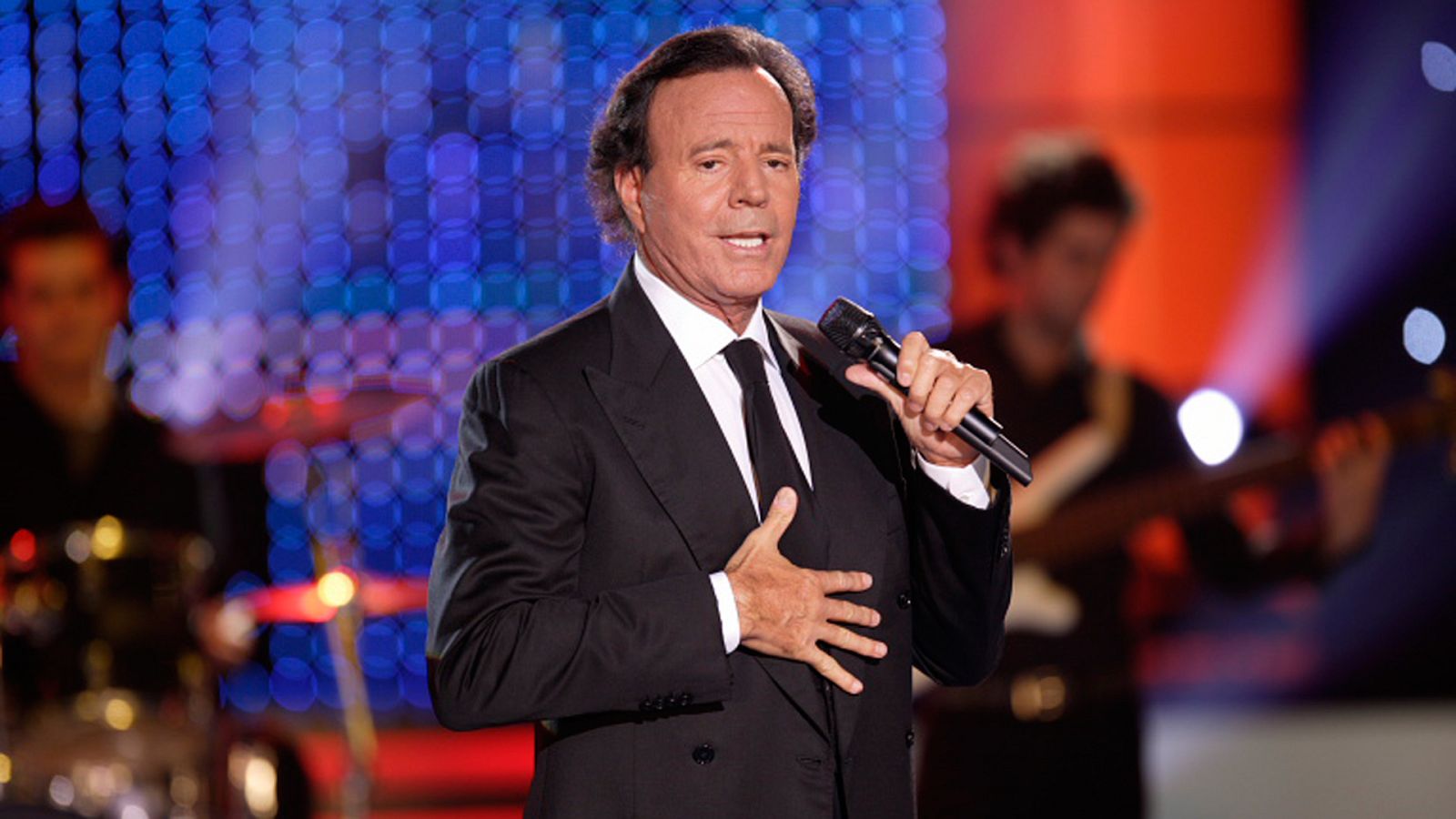 Julio Iglesias pide archivar la investigación contra él y detener el daño reputacional