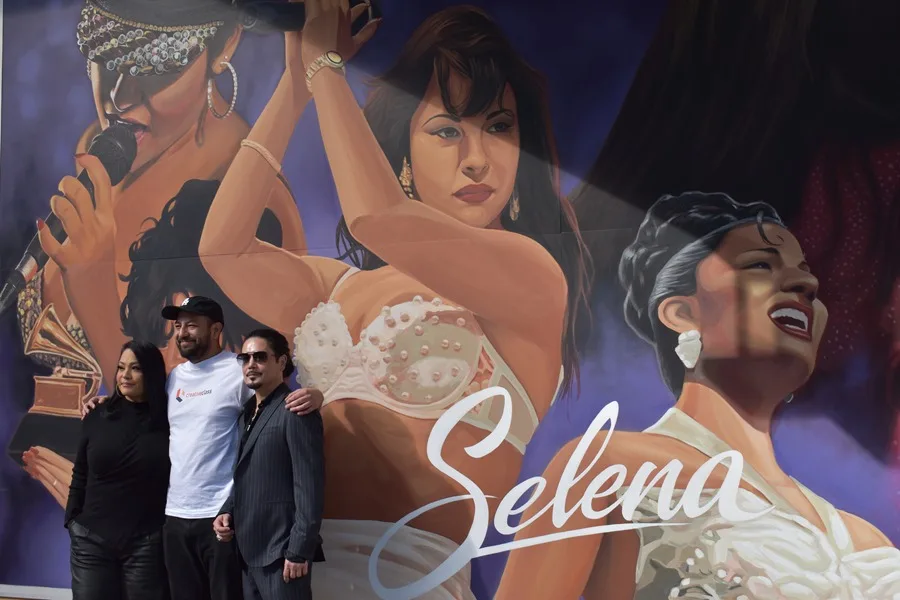 La exhibición de Selena reúne objetos íntimos en un momento clave para su familia