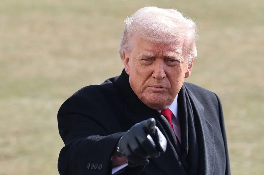 Trump responsabiliza a Irán por bombardeo a escuela de niñas que dejó casi 180 muertos