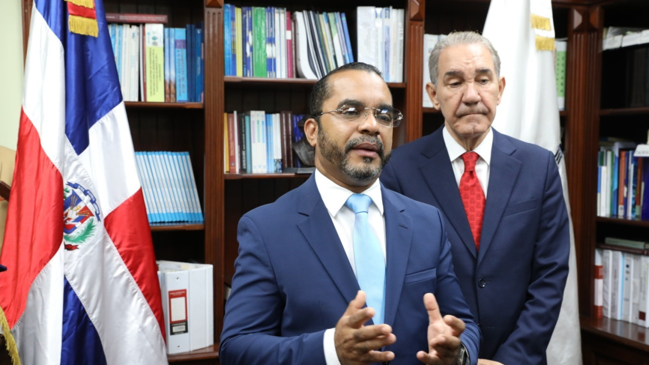 Ministro Franklin García Fermín juramenta a Jimmy Rosario Bernard como nuevo rector del ITLA Ministro Franklin García Fermín juramenta a Jimmy Rosario Bernard como nuevo rector del ITLA