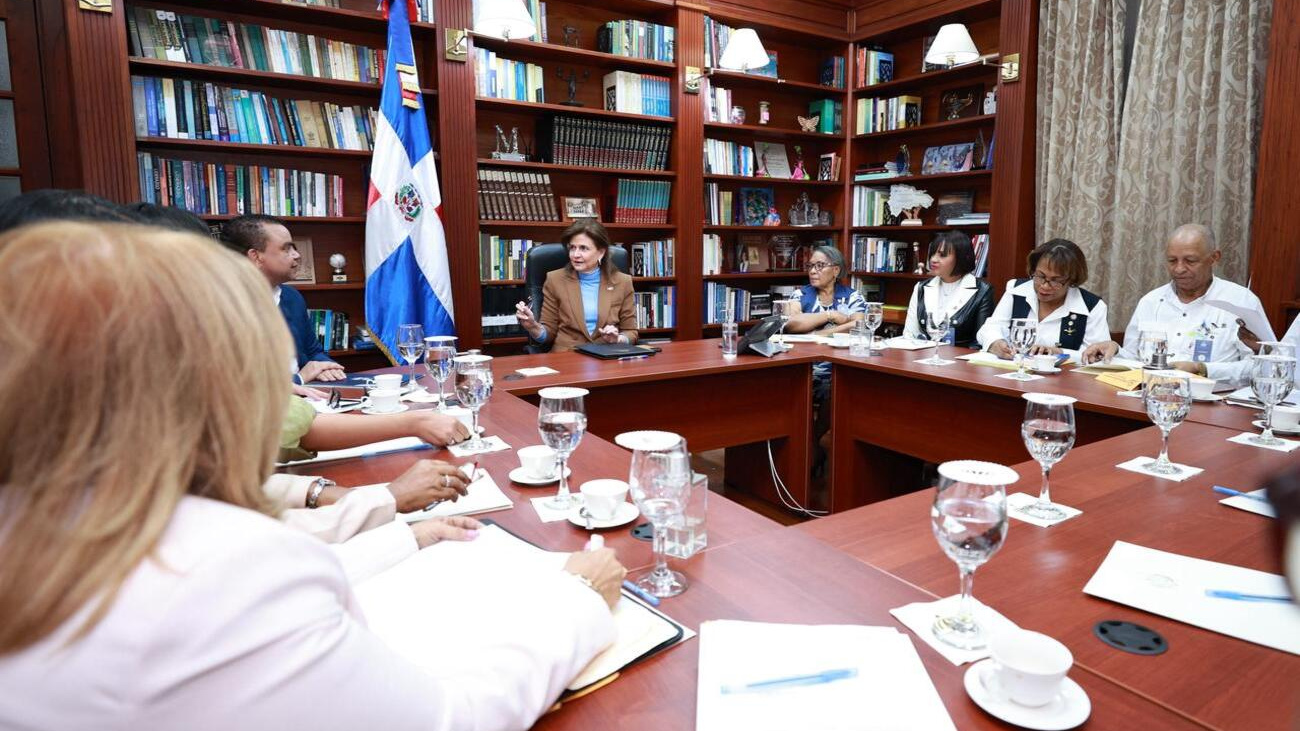 Gabinete de Salud se reúne con gremios de enfermería para abordar demandas del sector Gabinete de Salud se reúne con gremios de enfermería para abordar demandas del sector