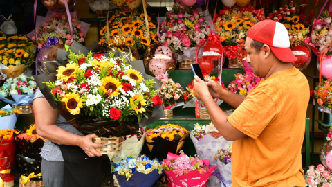 Ventas de flores se dinamizan este 14 de febrero por celebración de San Valentín