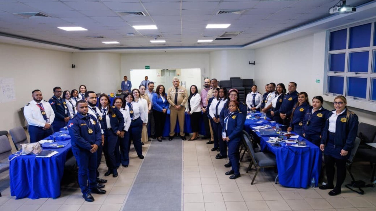 Inspectores de la DGM se capacitan para reconocer documentos falsos