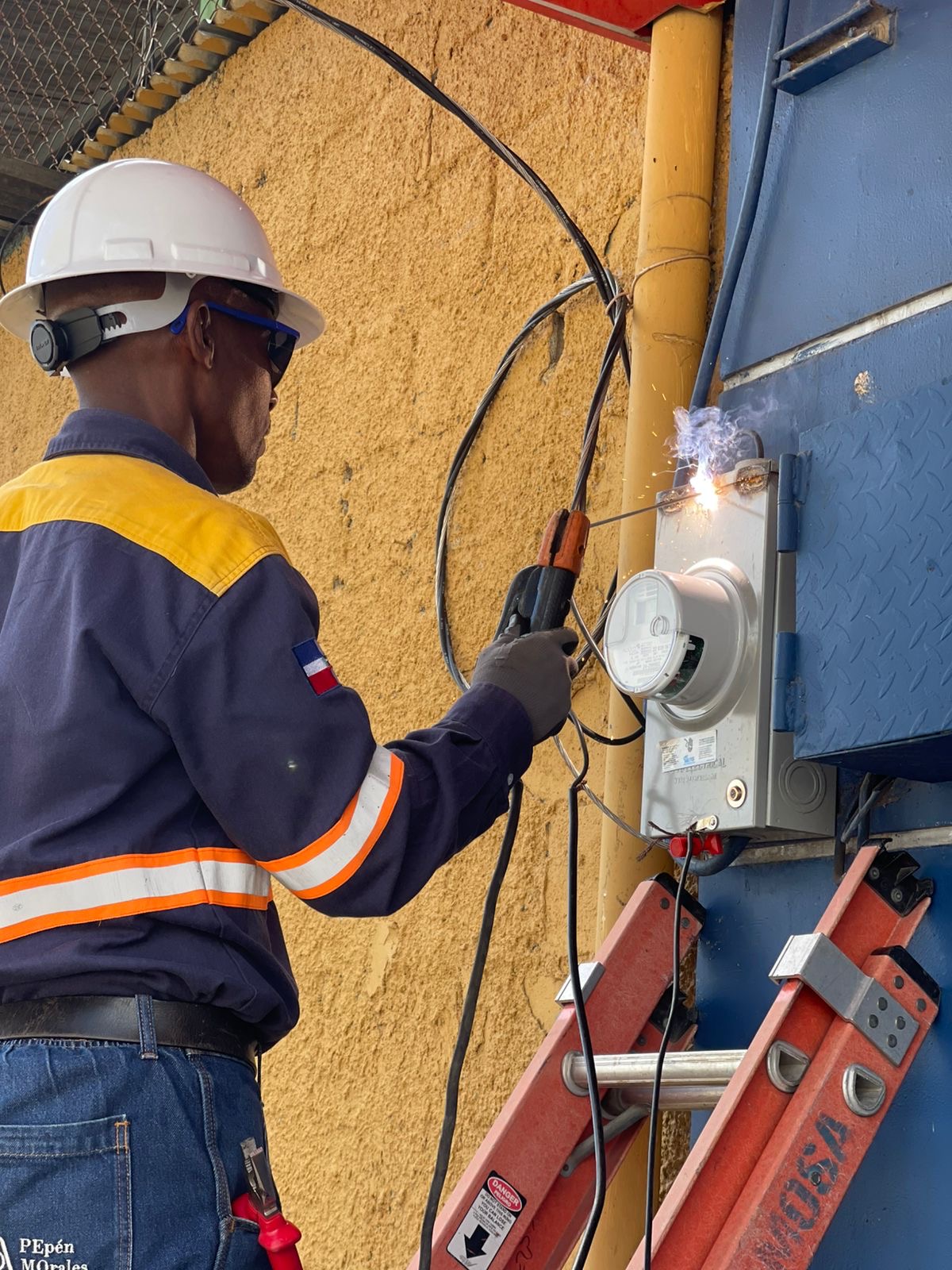 Edeeste identifica reincidencia en manipulación de medidor por parte de una empresa de San Pedro de Macorís
