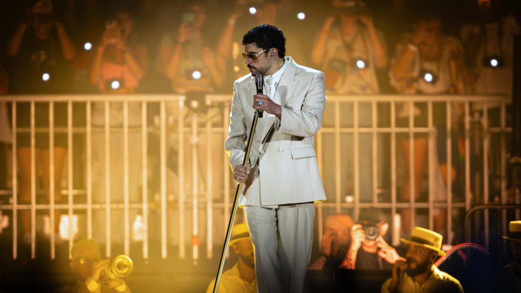Bad Bunny rinde homenaje a Willie Colón en Brasil Bad Bunny rinde homenaje a Willie Colón en Brasil
