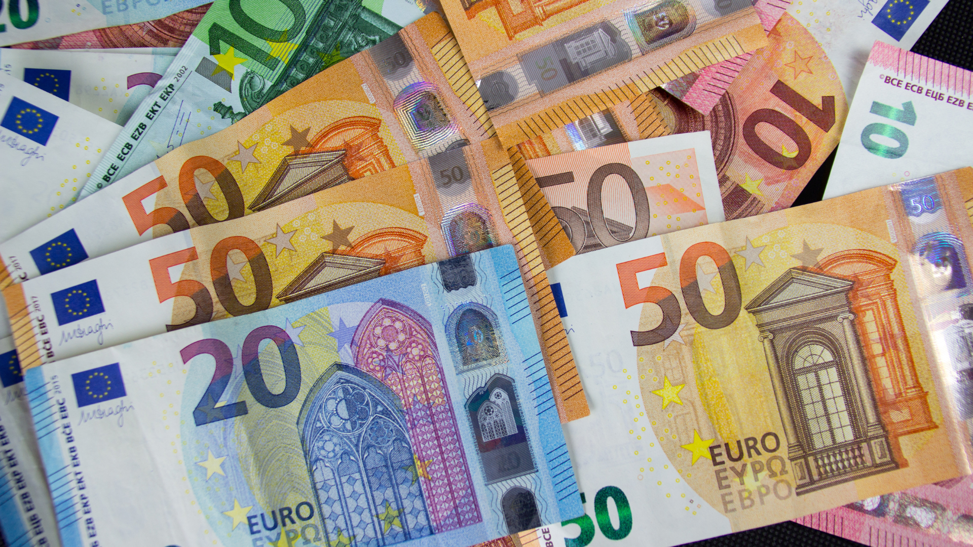 Euro registra ligera apreciación diaria frente al peso dominicano